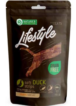 Nature's Protection Lifestyle snack for cats М'які смужки з качки