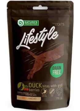 Nature's Protection Lifestyle snack for cats Утиные кусочки с ягодами годжи